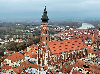 Luftbild der Kirche St. Jakob in Straubing