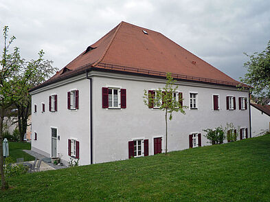 Außenansicht Pfarrhaus St. Johann in Dingolfing