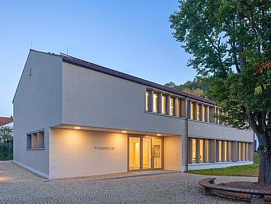 Außenansicht Pfarr- und Jugendheim Bad Abbach
